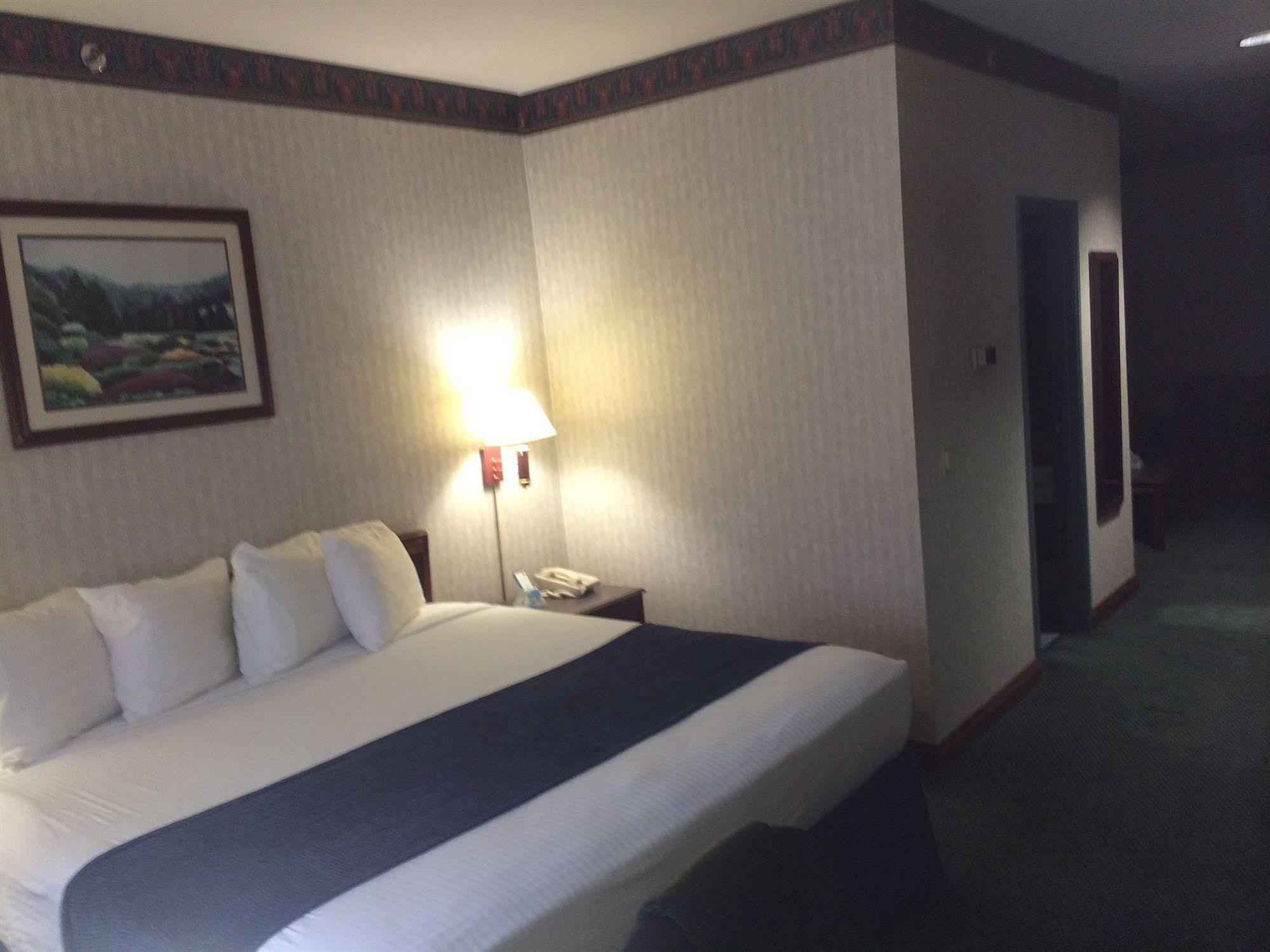 Best Western Elkhart Inn & Suites Ngoại thất bức ảnh